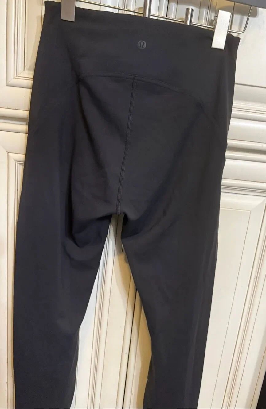 Lululemon Women's Pull-On Stretch Train Times Cropped Leggings Black Size 6